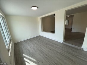 Building Photo - 233 Cape Coral Pkwy E