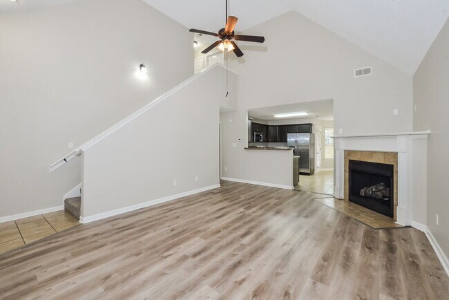 Building Photo - 7868 Ridgedale Dr