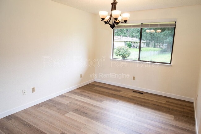 Building Photo - 1418 Tule Lake Dr S