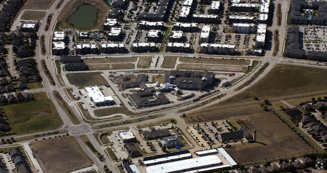Building Photo - Hidden Springs