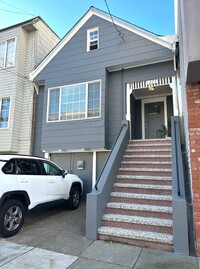 Building Photo - TOTAL REMODEL LARGE 2BR/2BA 1250sf w Parki...