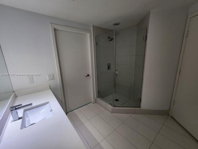 Building Photo - 1100S S Miami Ave