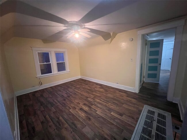 Building Photo - 155 Willow St