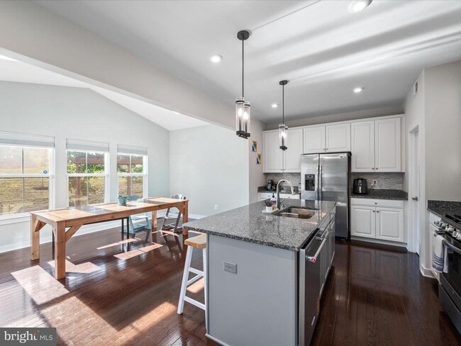 Building Photo - 124 Emperor Dr