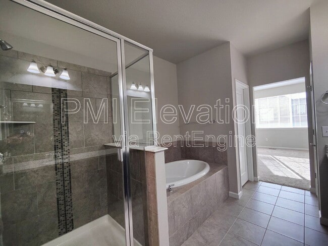 Building Photo - 530 E Dry Creek Pl