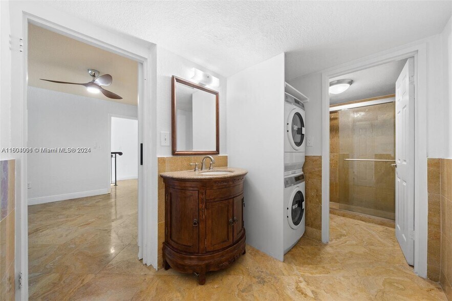 Building Photo - 5401 Collins Ave
