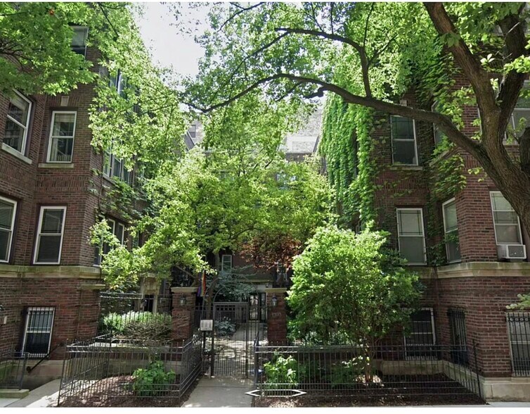 Building Photo - 3646 N Pine Grove Ave