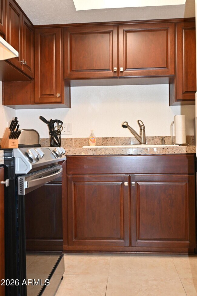 Building Photo - 8649 E Royal Palm Rd