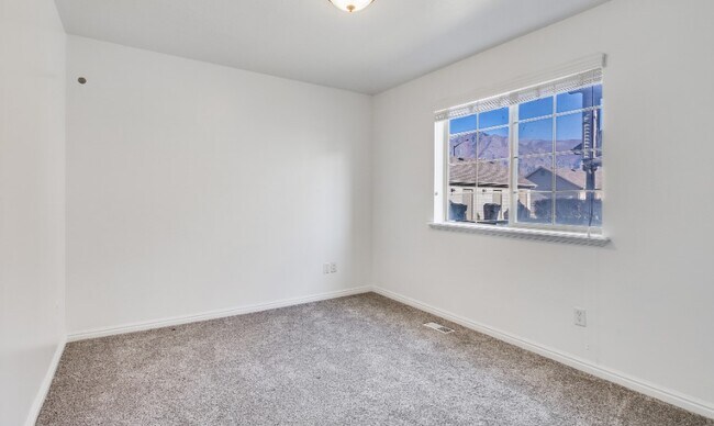 Building Photo - 467 S 2550 W