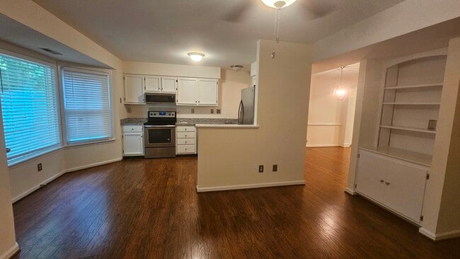 Building Photo - 3210 Gateway Cir