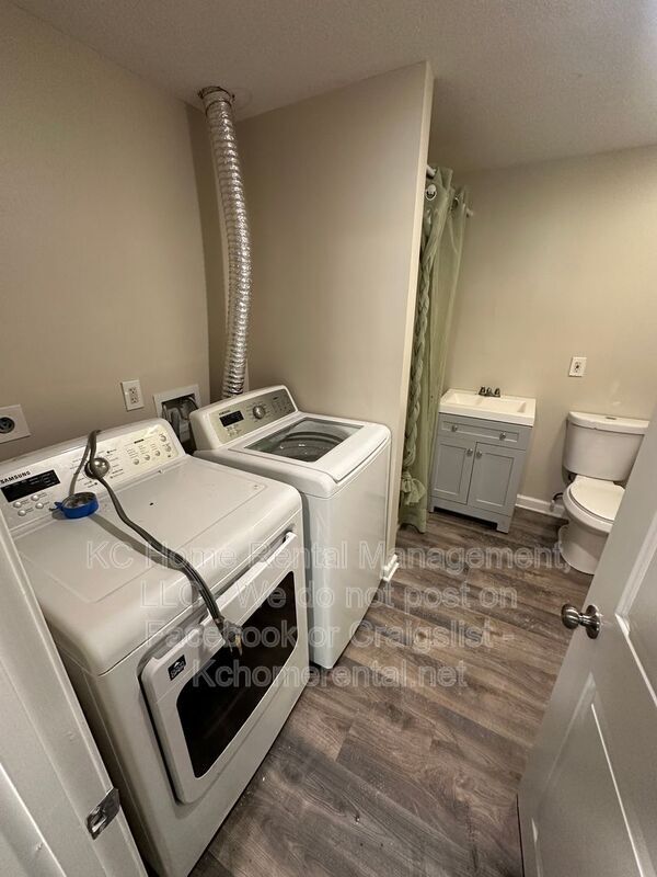 Building Photo - 4140 E 60 Terrace