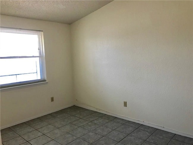 Building Photo - 8500 Lakehurst Rd