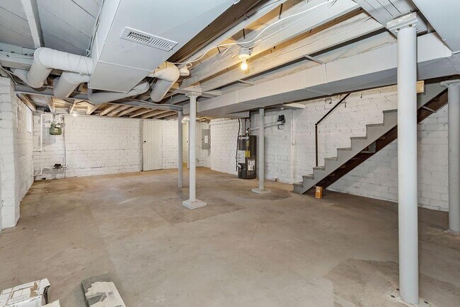 Building Photo - 161 E Dublin Granville Rd