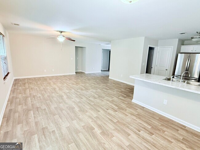 Building Photo - 123 Charleston Ln