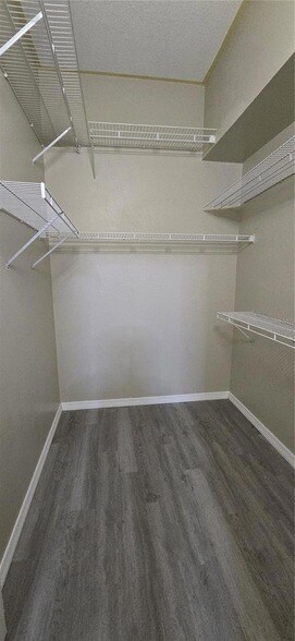 Building Photo - 1810 Greystone Heights Dr