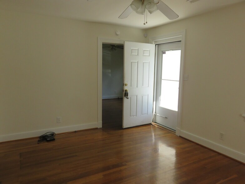 Building Photo - 2120 Shirleydale Ave