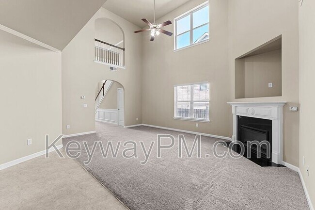 Building Photo - 456 Lory Ln