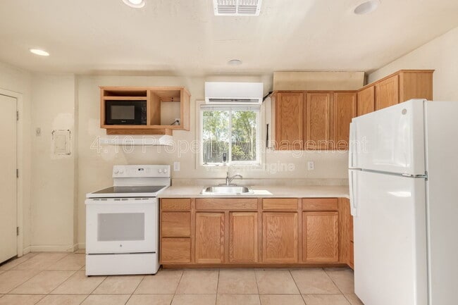 Building Photo - 1626 W Taylor St