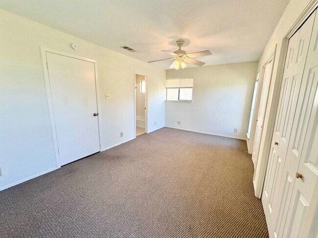 Building Photo - 601 Free Rein