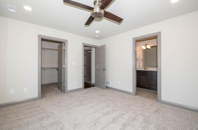 Building Photo - 5614 Bower Ln