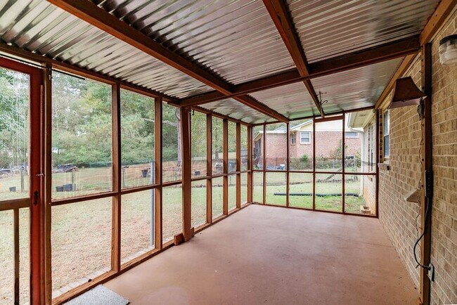 Building Photo - 162 Jockey Club Dr