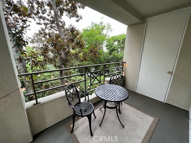 Building Photo - 2233 Martin