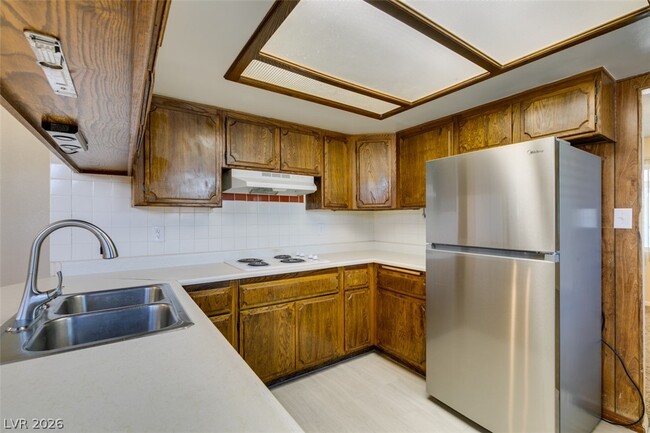 Building Photo - 5 Mallory St