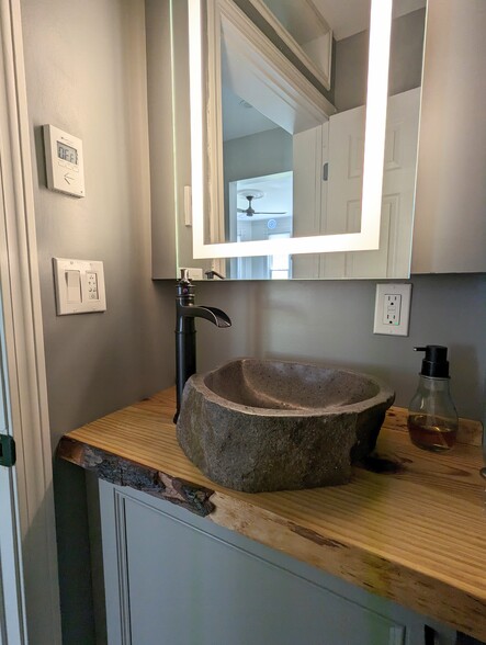 Shared Bath - 232 Broadway