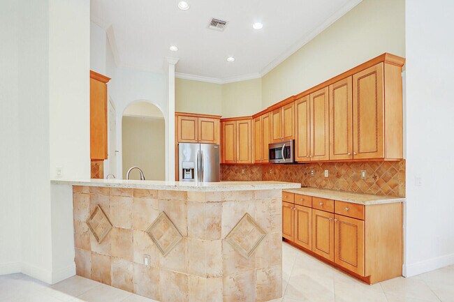 Building Photo - 9400 Briarcliff Trace