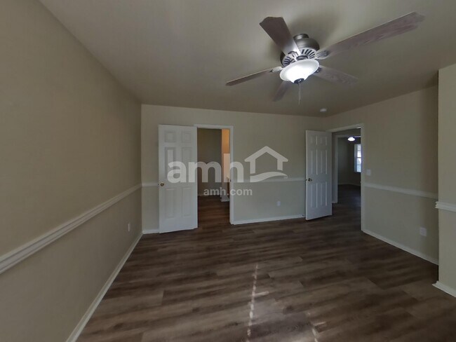 Building Photo - 585 N Katie Way