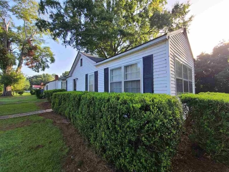 Building Photo - 406 Chamlee Dr