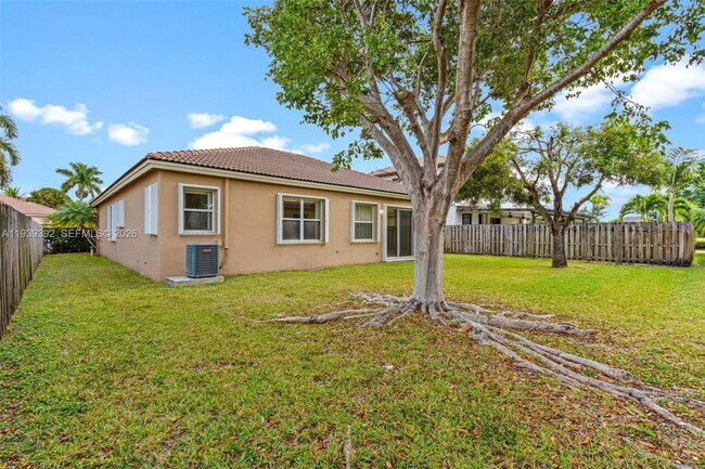 Building Photo - 1924 SE 17th Ct