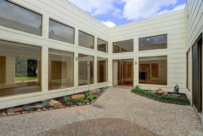 Building Photo - 13819 Starhill Ct