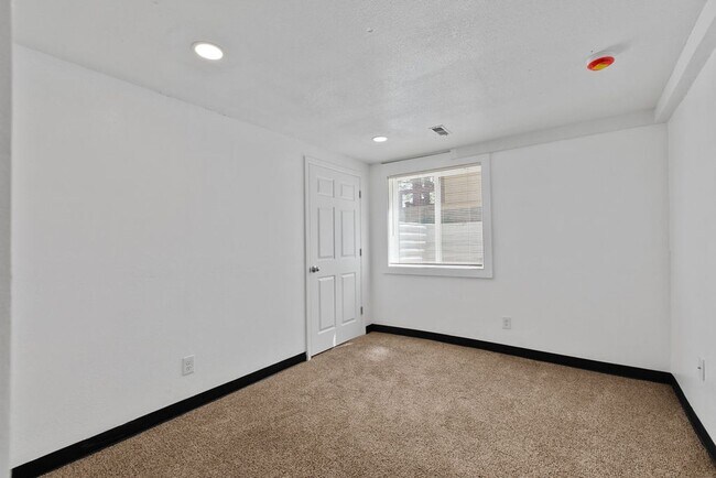 Building Photo - 1615 11th Ave