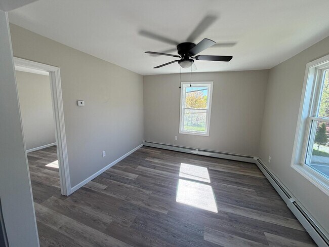 Building Photo - 27 Esmond St