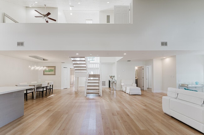 Building Photo - 665 Jeffery St