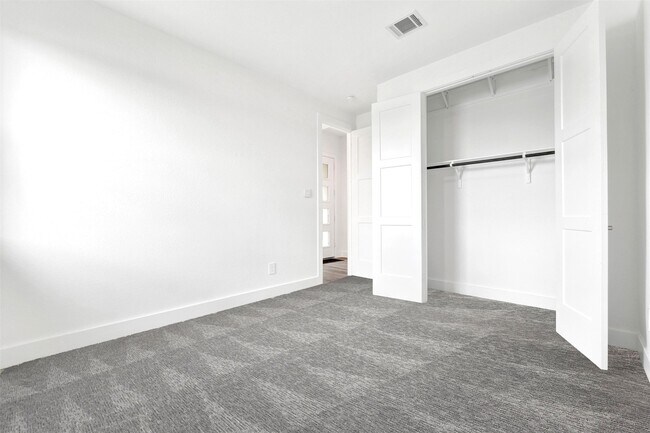 Building Photo - 153 Aurora Spgs Dr