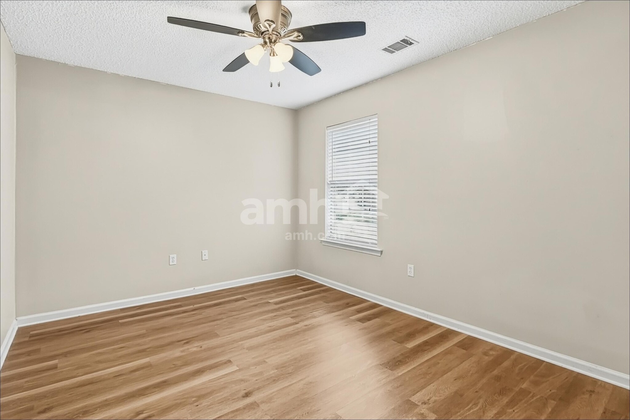Building Photo - 8 Sandy Pond Ct