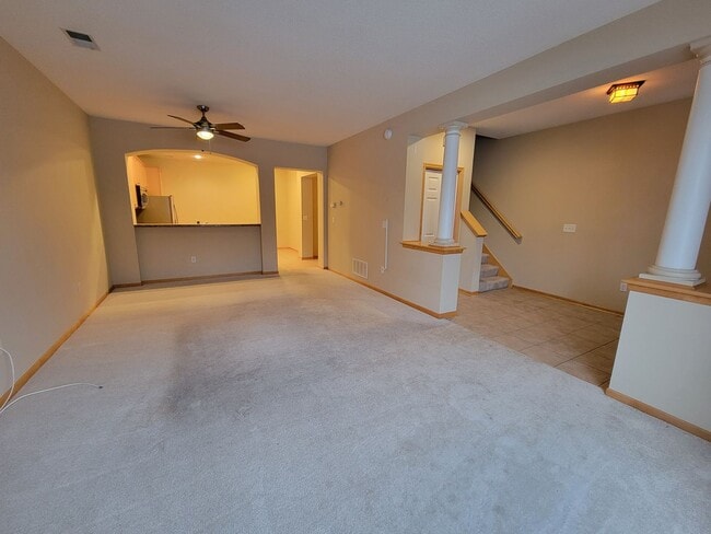 Building Photo - Lovely 2 Bed / 2 Bath TH w/ Heated Underground Parking in Plymouth!