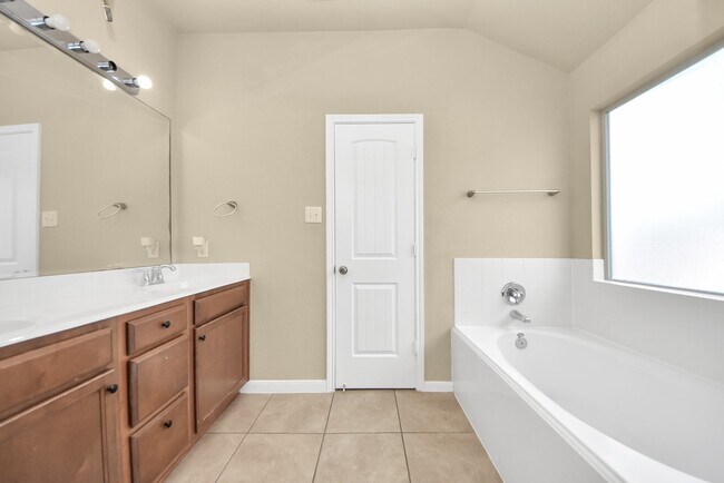 Building Photo - 6106 Grassy Haven Ln