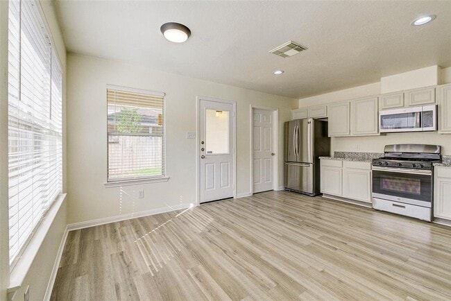 Building Photo - 25211 Clover Ranch Dr