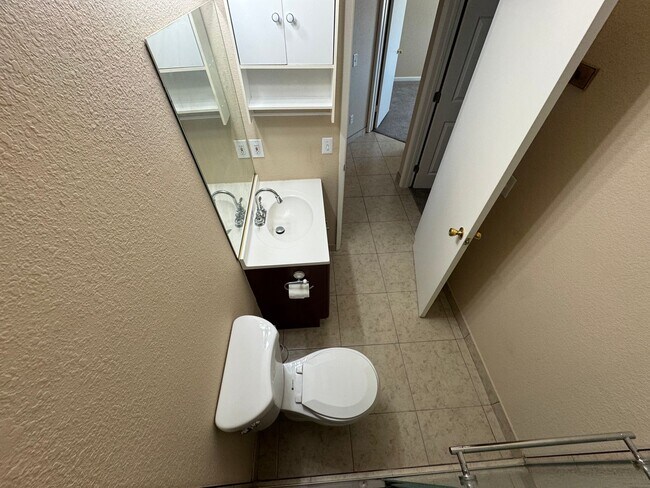 Building Photo - Charming 3-bedroom home located in the picturesque town of Pahrump!