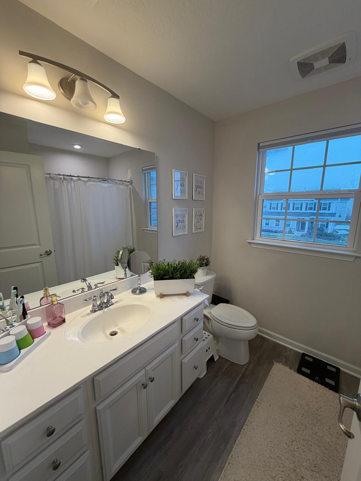 Building Photo - 585 Bermuda Way