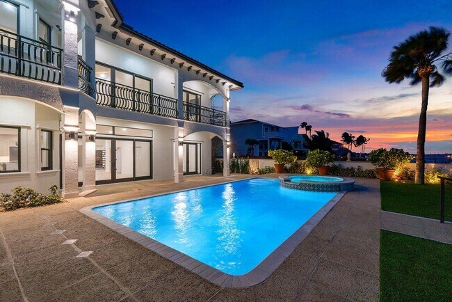 Building Photo - 1 18th Ave S