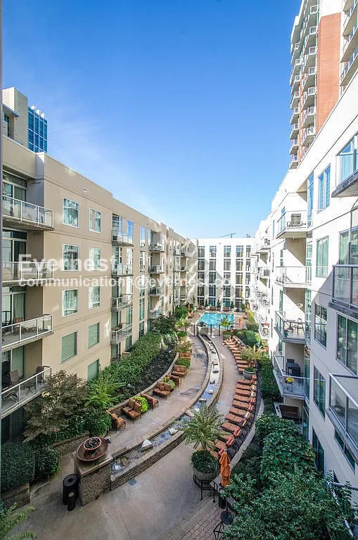 Building Photo - 1 Bed/2 Bath Condo with Garage / Pet-Friendly / Available Now!
