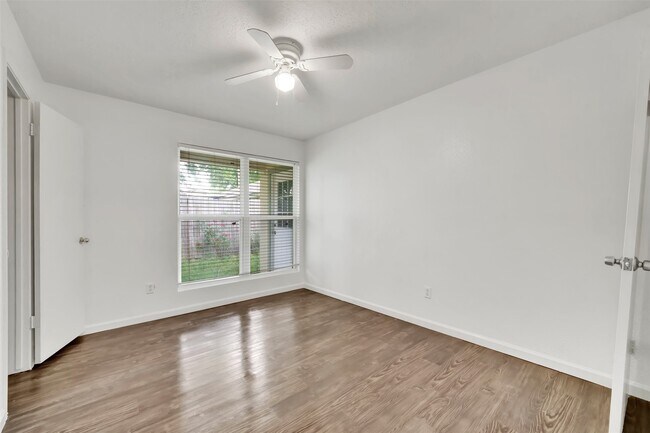 Building Photo - 22102 Breezy Hill Dr