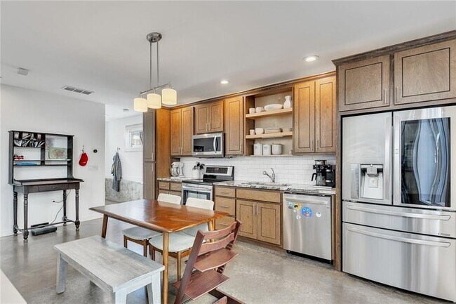 Building Photo - 1213 Van Allen Mews NW