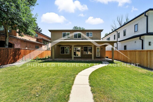 Building Photo - Luxury Meets Location – Impeccable 5BR Hom...