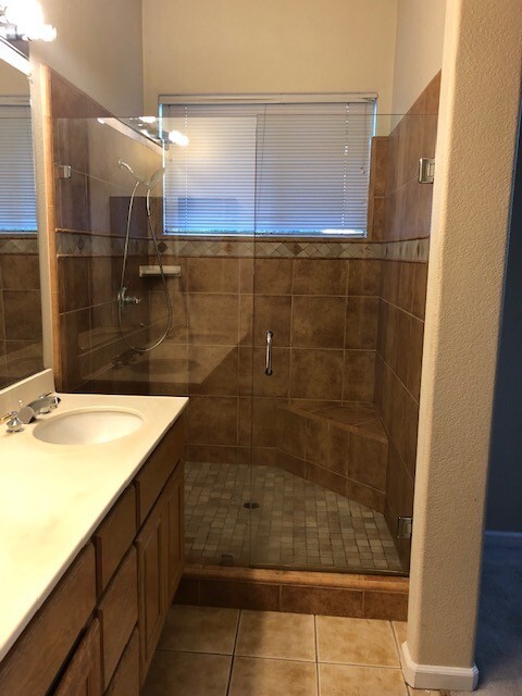 Building Photo - Gorgeous 3 bedroom 2 bath
