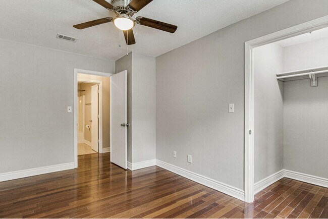 Building Photo - 3420 Riverside Dr